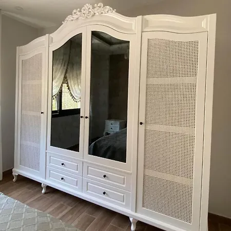 Esmeralda Villa *