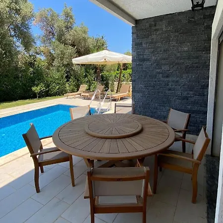 Esmeralda Villa *